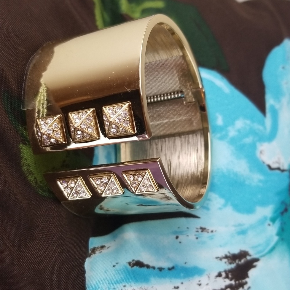 Victoria's Secret Gold Toned Bracelet - Picture 3 of 5